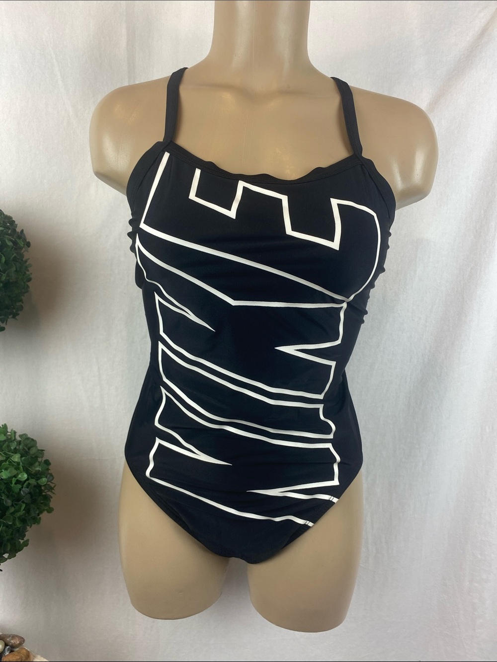 Nike Back & White Logo Print 1 Piece Swim Bathing Suit 10